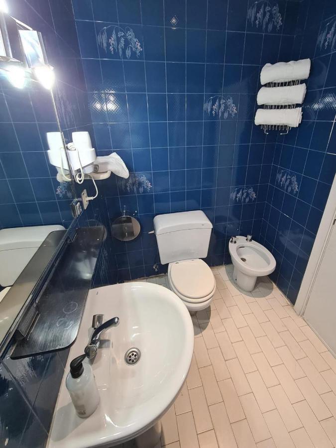 Hostal Santa Barbara Мадрид Экстерьер фото